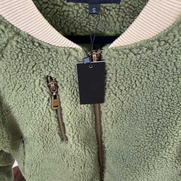 Beyond the Pen Clothing faux shearing jacket. Green Small - Picture 3 of 9